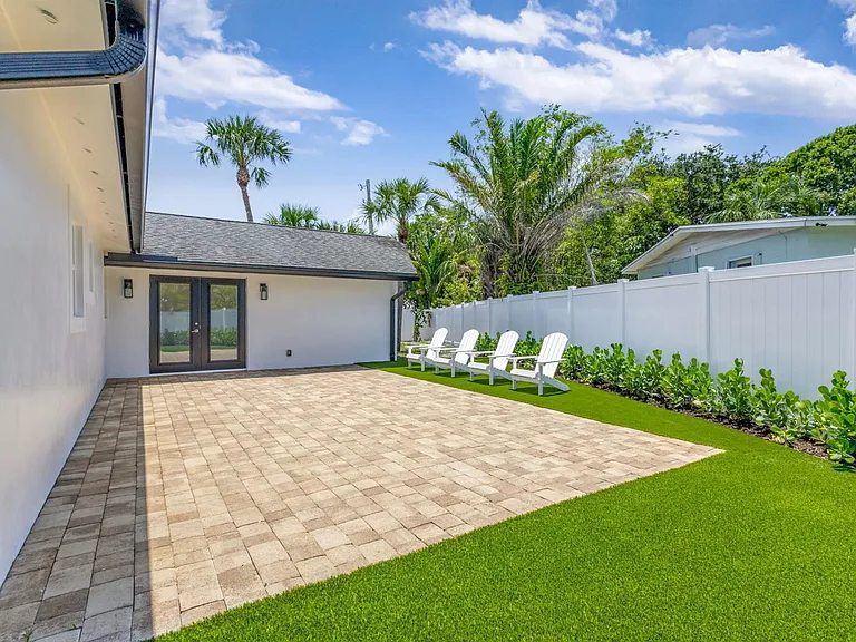 204 W Whitney Dr — Photo 37