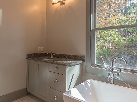 5th image of 925 Lanoka St