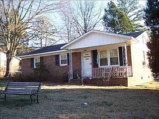 5th image of 220 Cedarwood Ave
