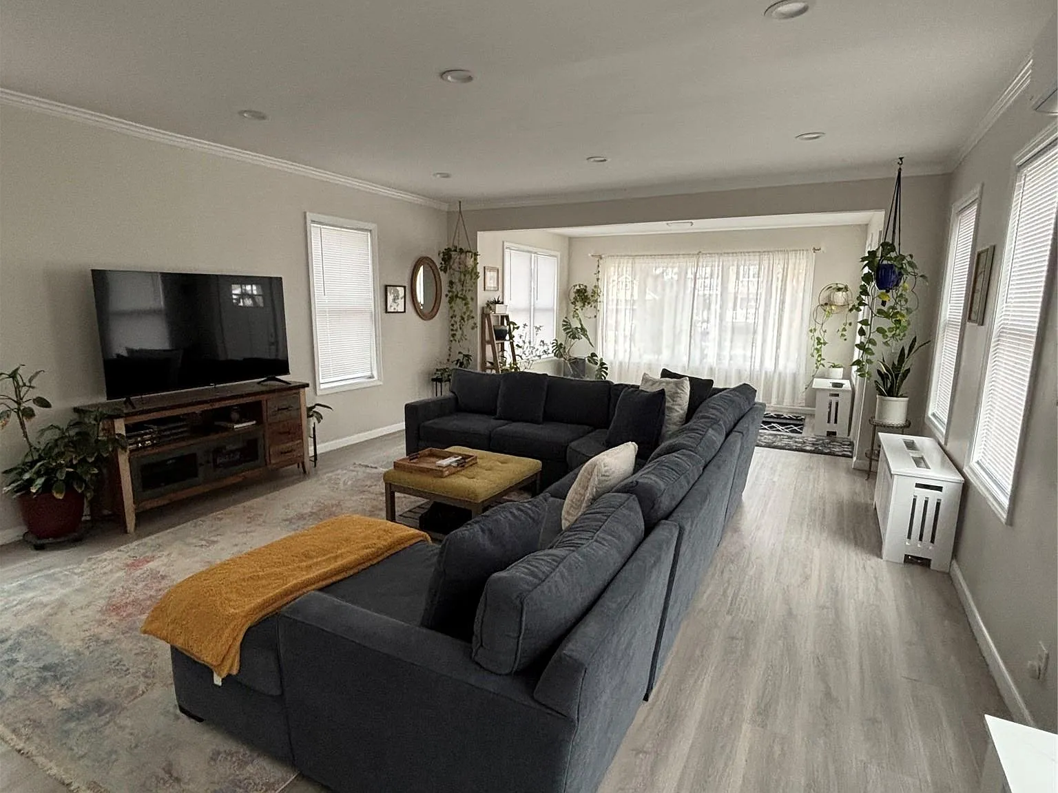 3 bed, 2.0 bath, 1791 sqft, $5,000 — Photo 4