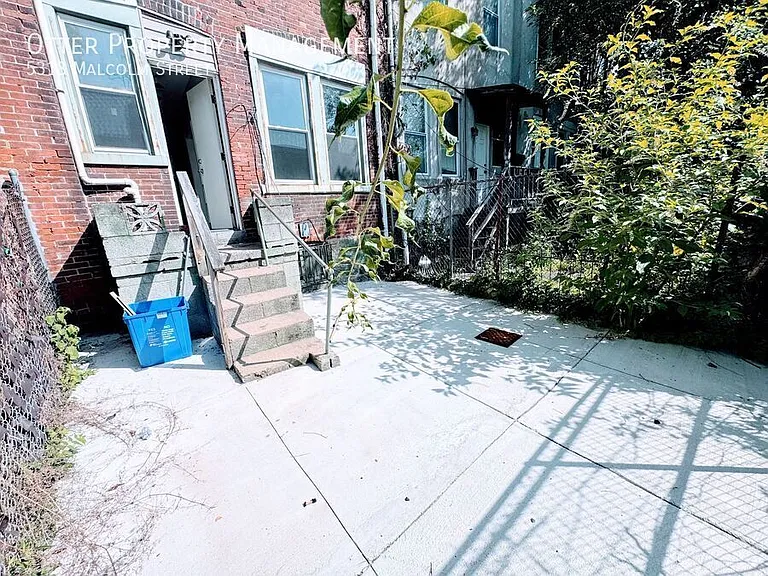 5318 Malcolm St — Photo 38