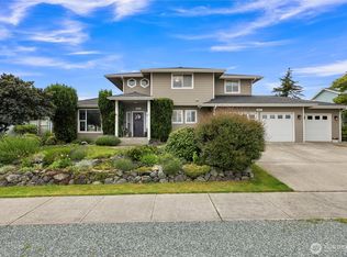 517 SW Dyer Street, Oak Harbor, WA 98277