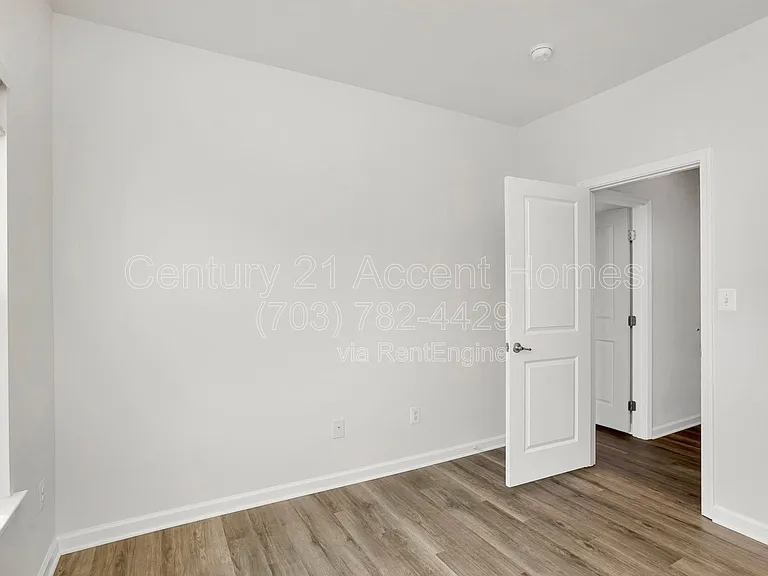 24676 Hutchinson Farm Dr — Photo 22