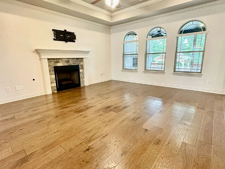 1300 Hickory St — Photo 3