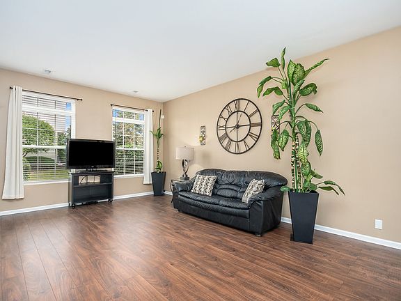 4th image of 7168 Alden Dr