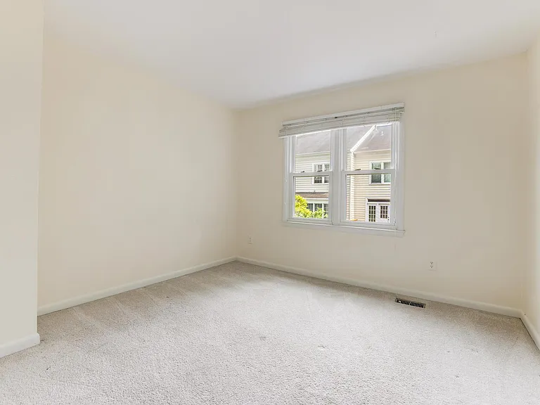 8509 Jeffersonian Ct — Photo 24