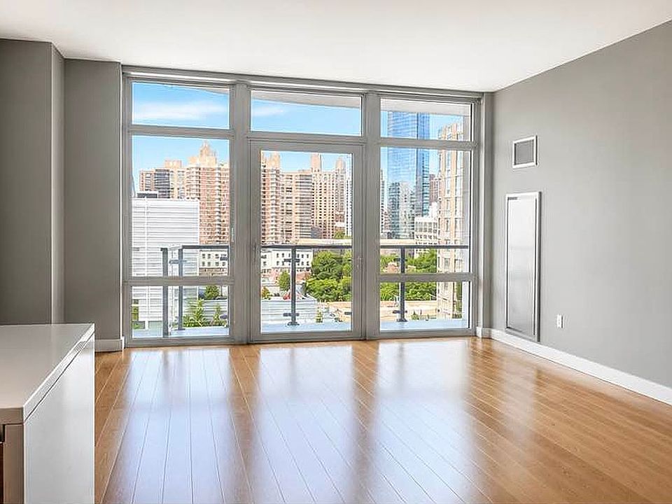 1st image of 555 W 59th St APT 16A