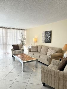 231 174th St APT 811, Sunny Isles Beach, FL, 33160