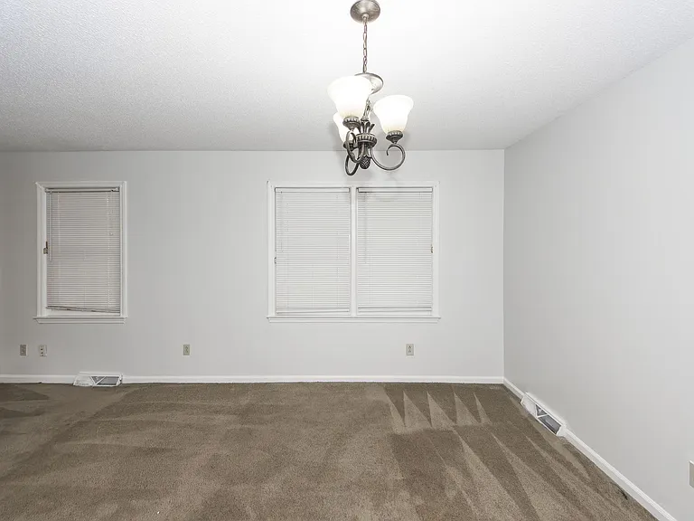 305 Chessington Cir — Photo 8