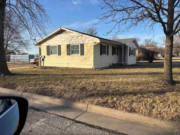 1015 S 4th St, Madison, KS 66860