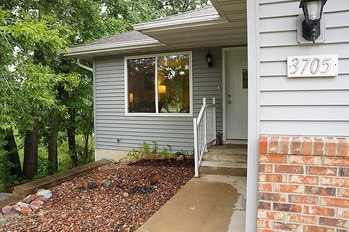 4 bed, 2472 sqft, $2,000 — Photo 2