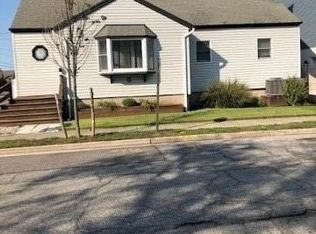 2 Lancaster Rd, Island Park, NY 11558