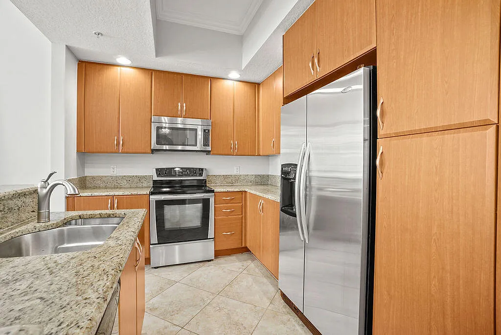 2 bed, 2.0 bath, 1324 sqft, $6,800 — Photo 3