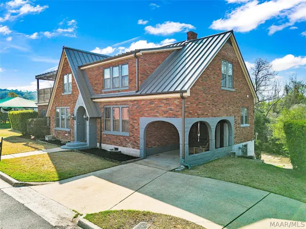209 Dozier St, Wetumpka, AL 36092