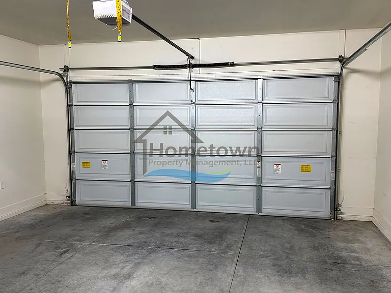 215 S Hills St — Photo 30