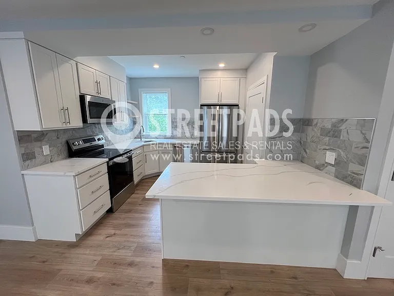 11 Holton St — Photo 4