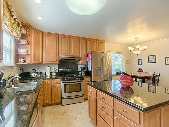 3rd image of 3135 Salisbury Dr