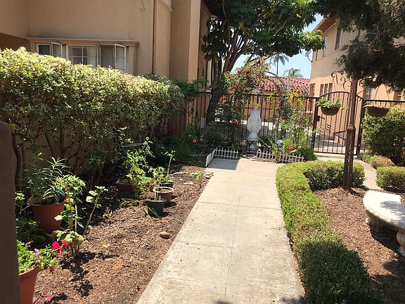3rd image of 4544 El Cerrito Dr Room 10