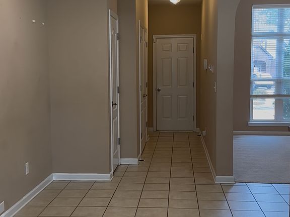 2nd image of 122 Oxmoor Pl