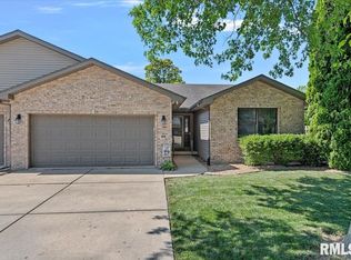 124 Ramblewood Ln, Sherman, IL 62684