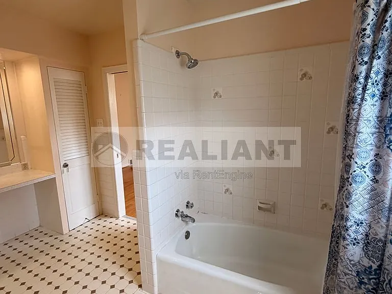 2039 Fontaine Rd — Photo 12