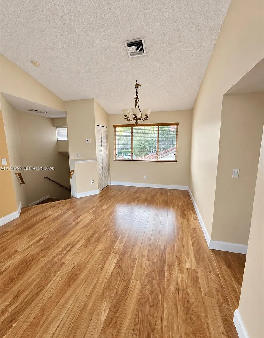 Parc Court Condo — Photo 4