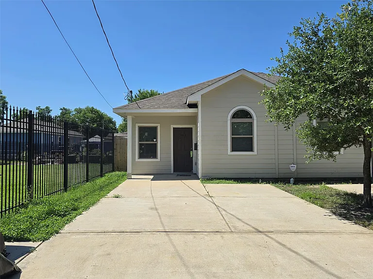 3702 Wylie St #B — Photo 2