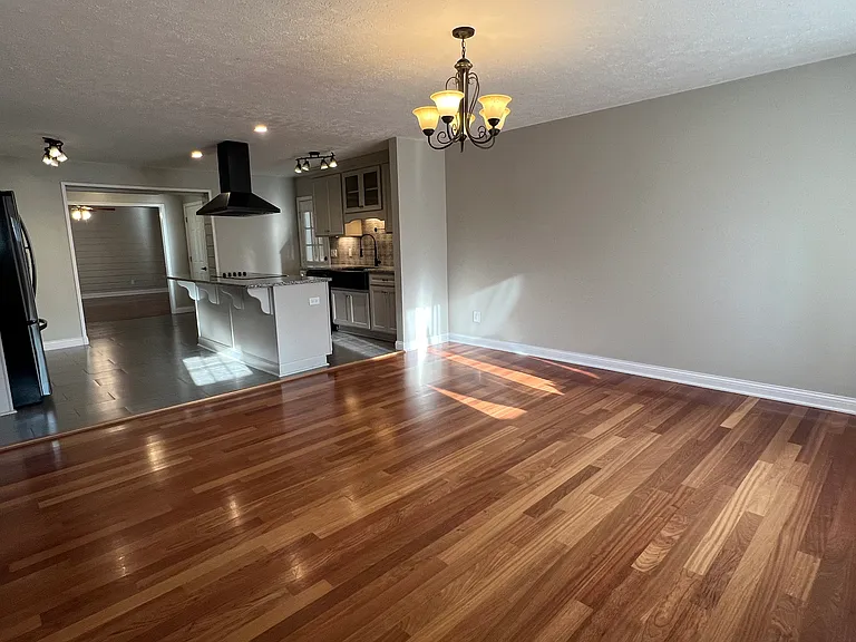 331 Madison Dr — Photo 5