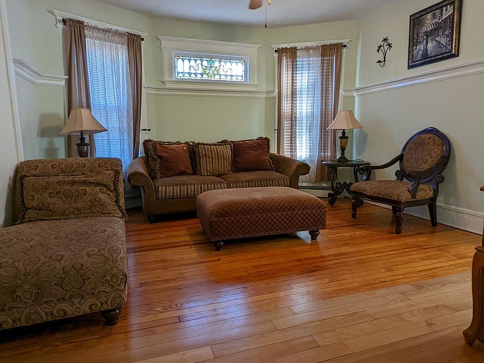 1st image of 286 Franklin St Floor 1