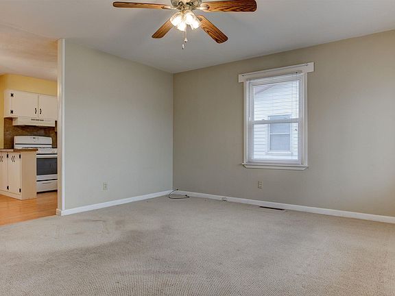 5th image of 818 Vine St