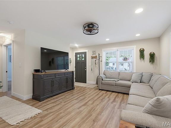 5th image of 407 Maple St