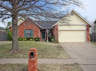 1812 W Hot Springs St, Broken Arrow, OK 74011
