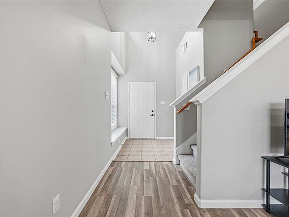 3rd image of 71 Summerhaze Cir
