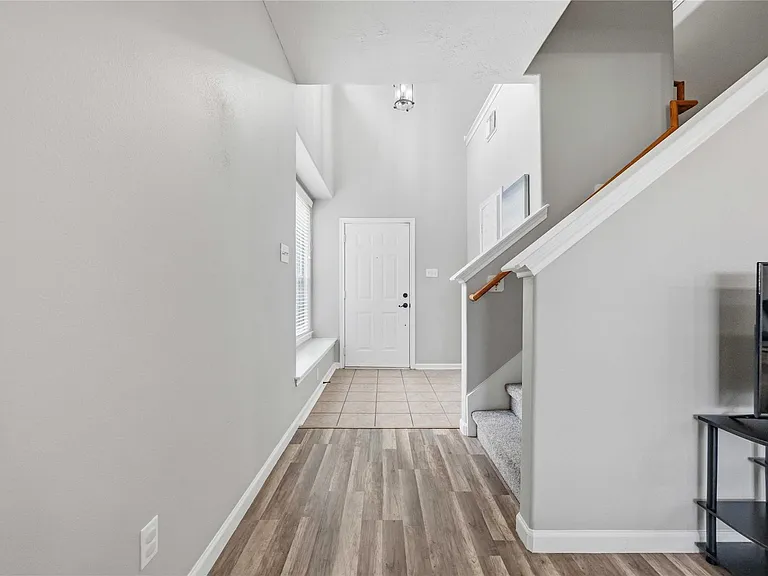 71 Summerhaze Cir — Photo 3