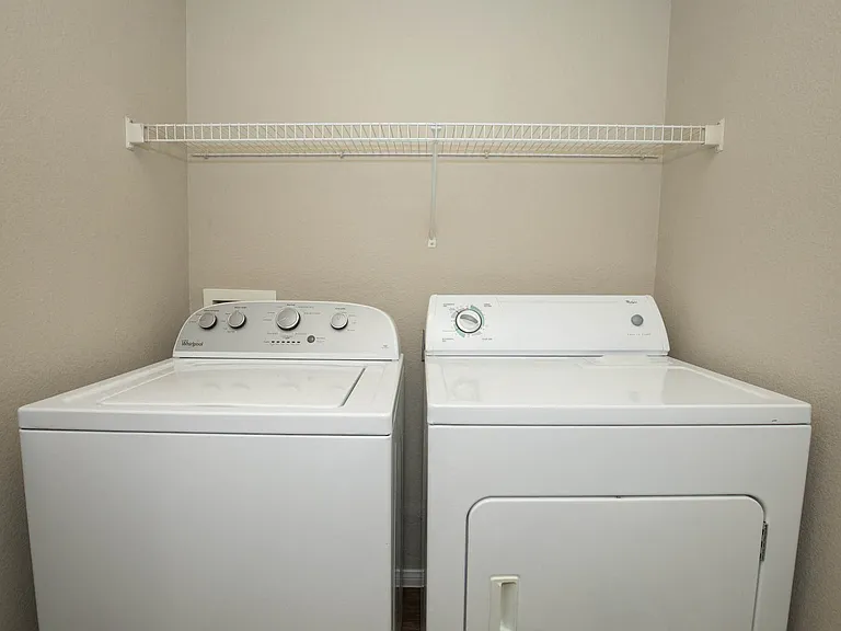 2a2/2b2 Renovated 959 SQFT 2 Bed 2 Bath