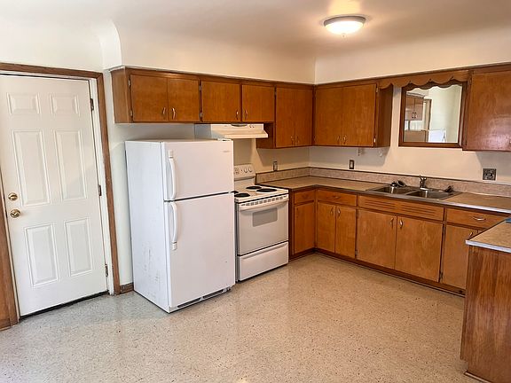 3rd image of 1331 W Nine Mile Rd #1