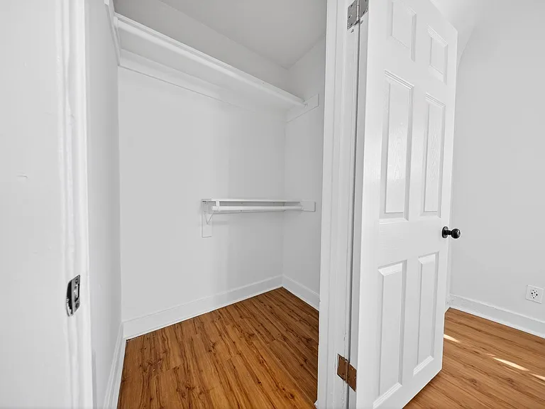 5225 De Longpre Ave — Photo 15