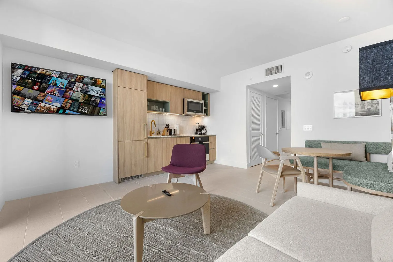 1 bed, 1.0 bath, 462 sqft, $2,692 — Photo 2