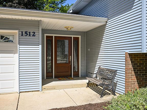 2nd image of 1512 Pembroke Ln