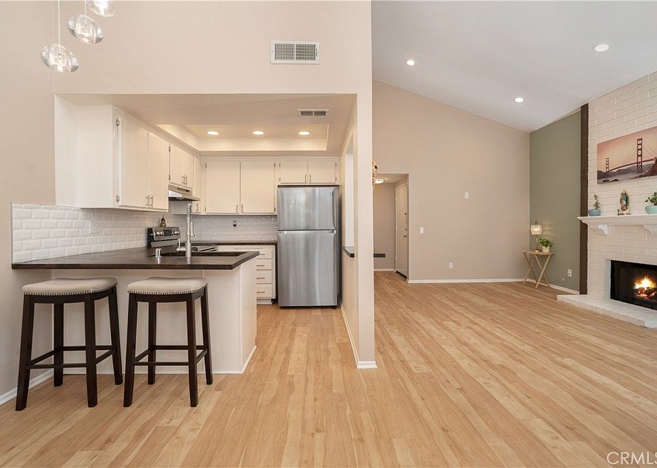1st image of 200 Oakleaf Dr APT 206