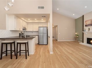 200 Oakleaf Dr APT 206, Thousand Oaks, CA 91360