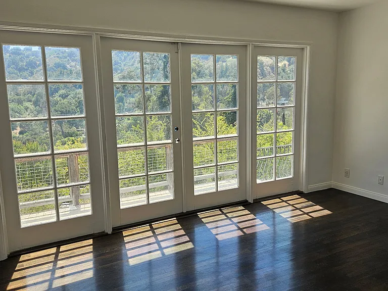 2828 Benedict Canyon Dr — Photo 14