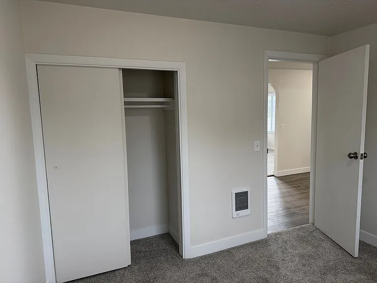 990 W 10th Ave — Photo 17