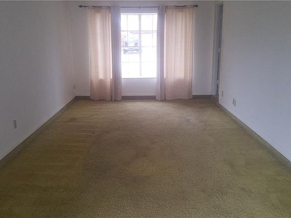 4th image of 602 Town North Dr