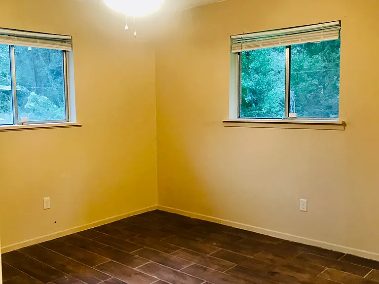 409 Hickory St — Photo 5