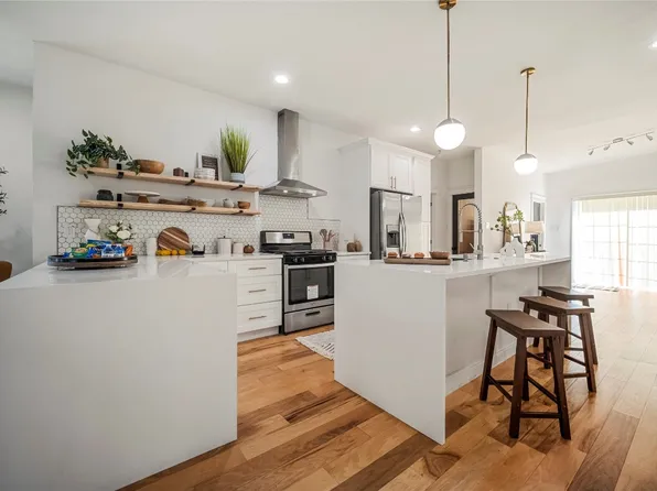 806 Melba St, Dallas, TX 75208