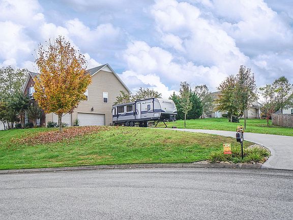 4th image of 7215 Broken Creek Ln