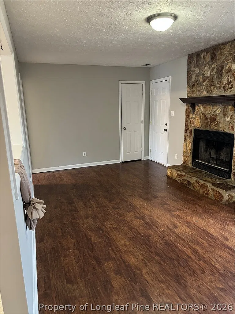 4 bed, 2.0 bath, 1400 sqft, $1,500 — Photo 3