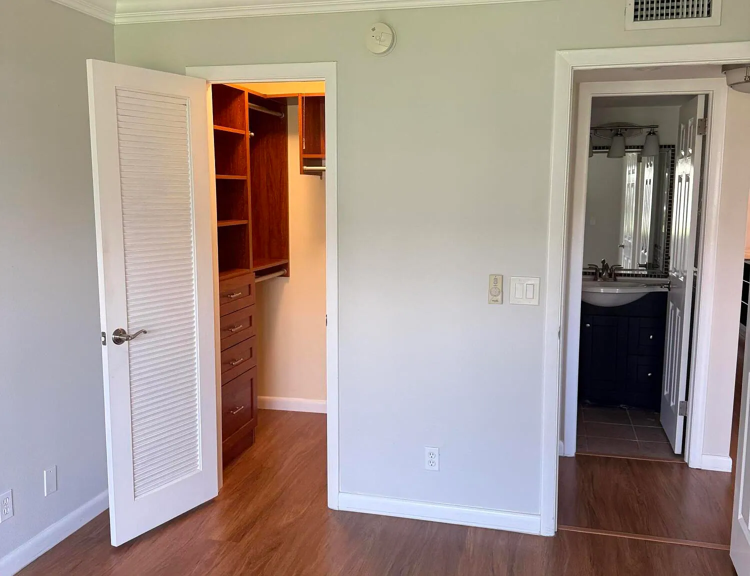 2 bed, 1.5 bath, 819 sqft, $1,700 — Photo 4