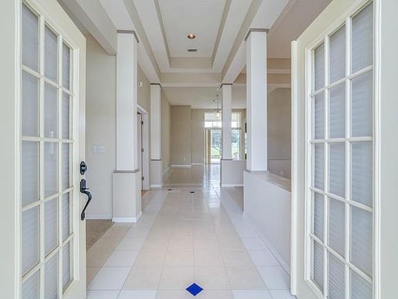 3rd image of 645 Lakehaven Cir